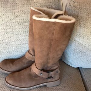 Brown mid length UGG boots